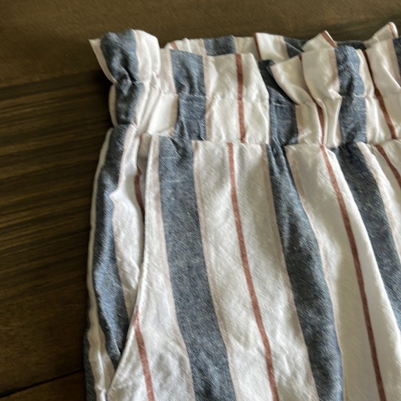 NWT shorts with vertical stripe pattern in white blue red 70s small large - Picture 2 of 6
